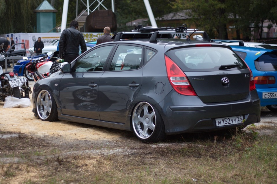 Hyundai i30 2010 stance