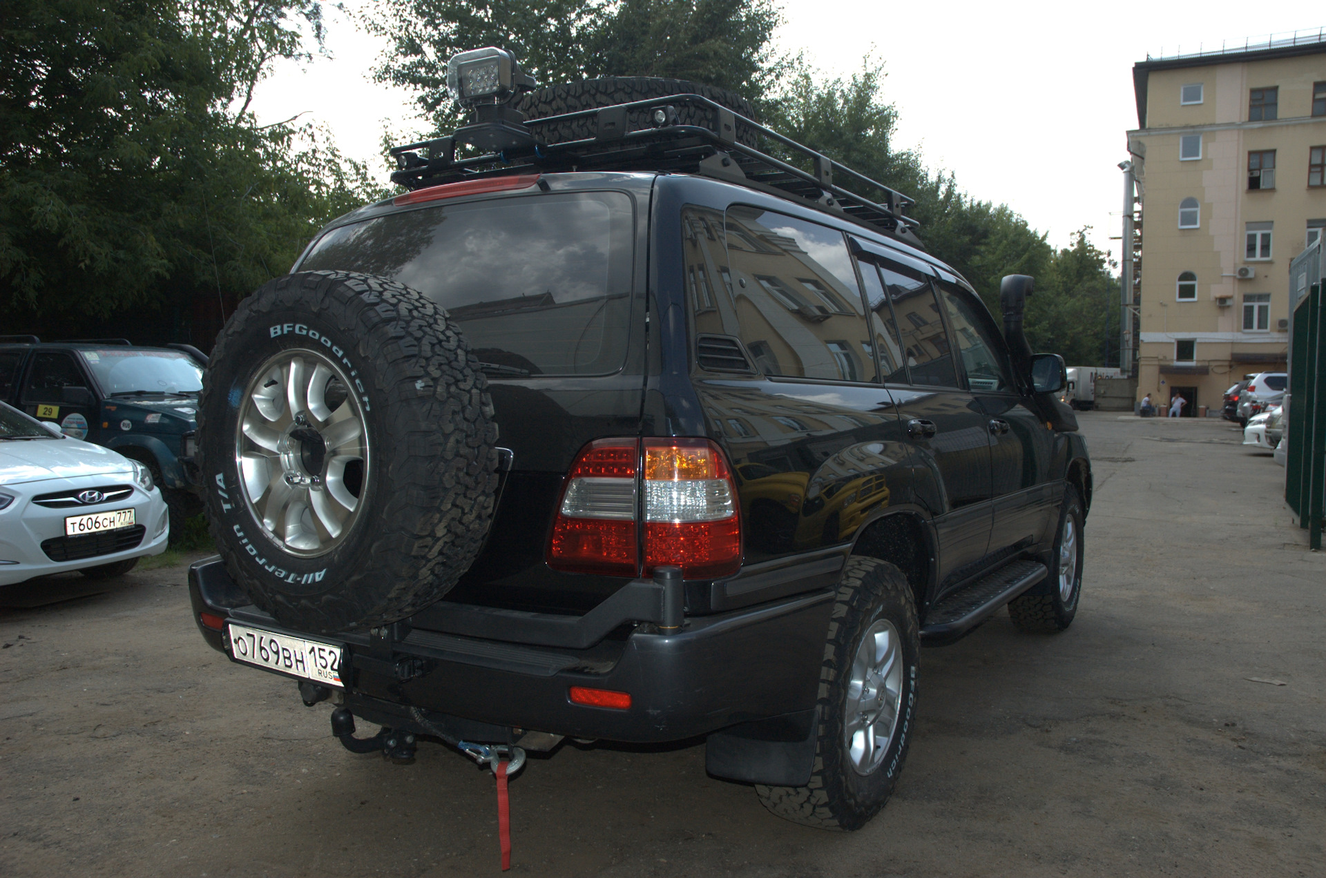 Крузер 100 лифт. Land Cruiser 100 лифт. 33 Колеса крузак 100. Тойота ленд Крузер 100 на 33 колесах. Toyota Land Cruiser 100 35 колеса.