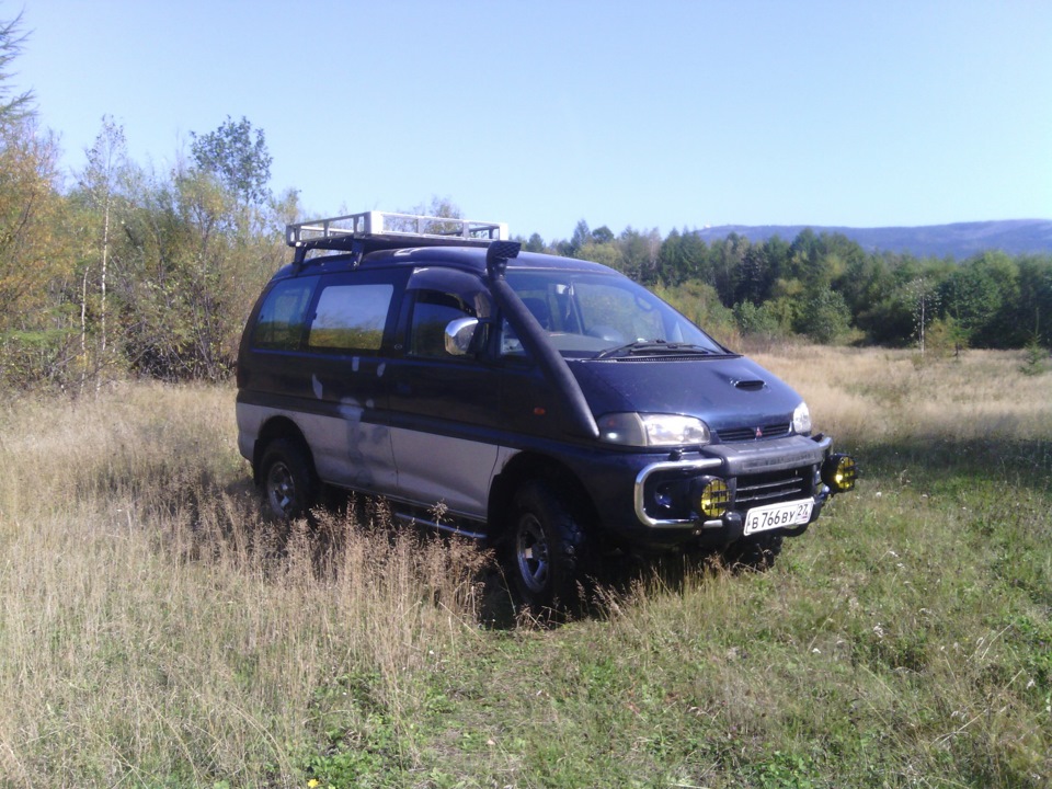 Делика 1995. Делика 1995 года. Mitsubishi Delica 1995. Mitsubishi Delica l400 расширители арок. Мицубиси Делика 1995 год фото.