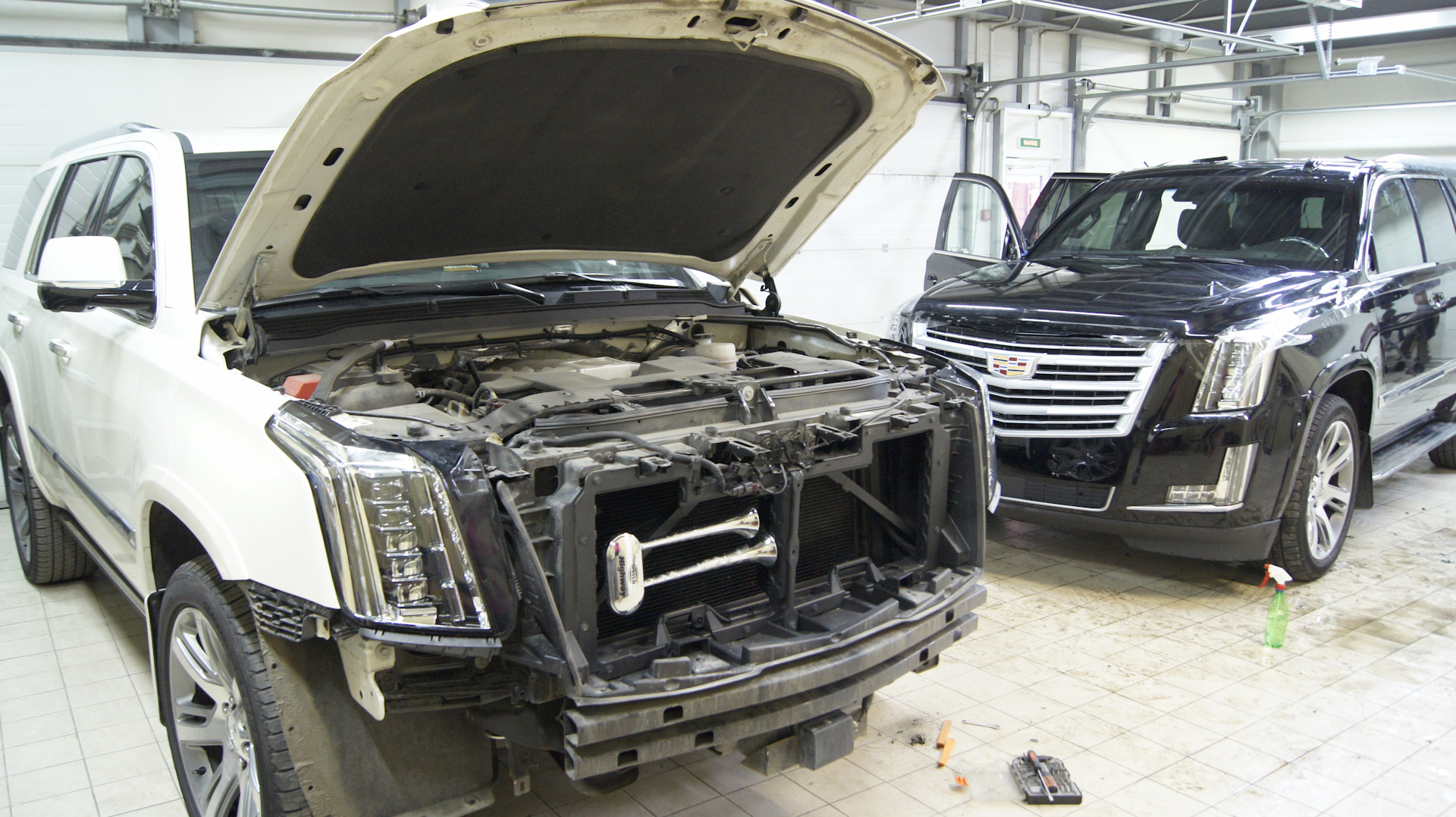 Установка омывателя камеры заднего вида и сетки в решетку CAdillac ...