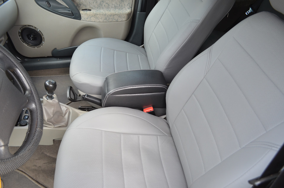 подлокотник — Lada Калина хэтчбек, 1,6 л, 2010 года | аксессуары | DRIVE2
