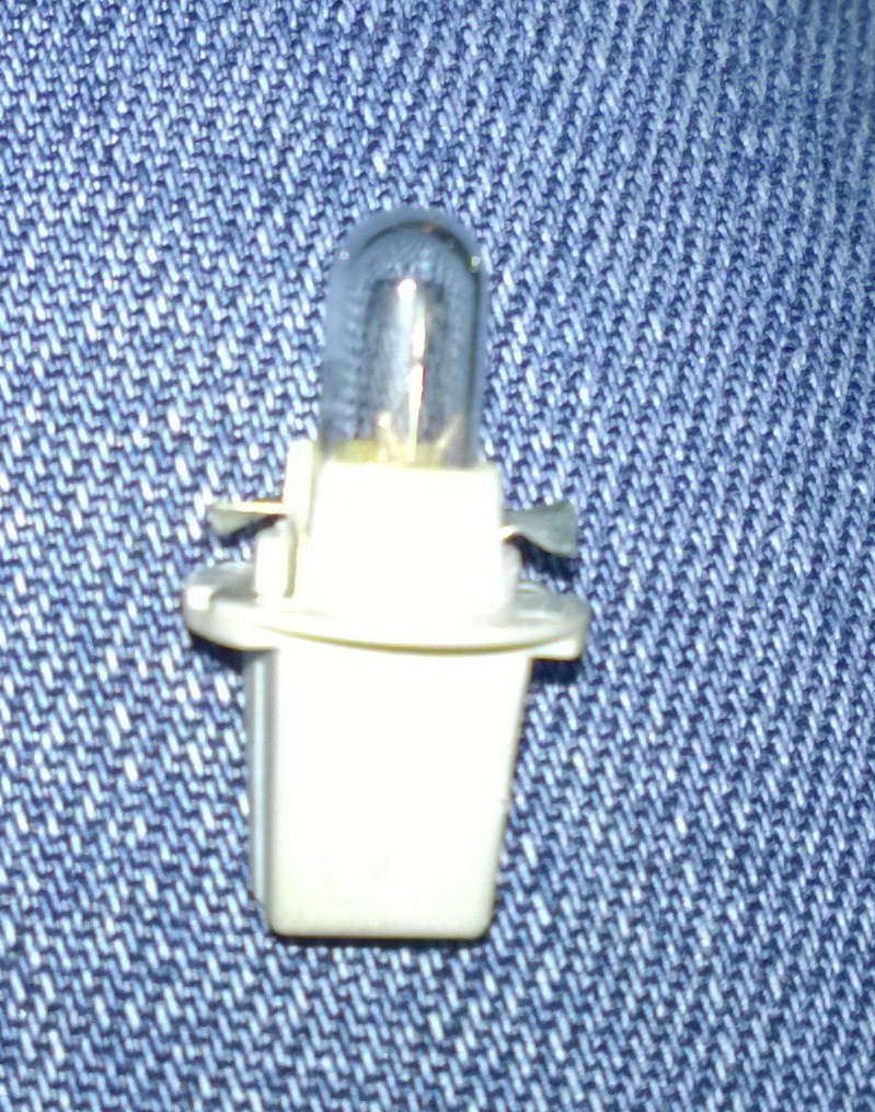 Замена лампочки ближнего света на щитке приборов — Peugeot 607, 2,2 л ...