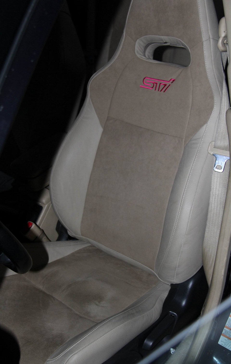 седенья в коже и в алькантаре — Subaru Forester (SG)