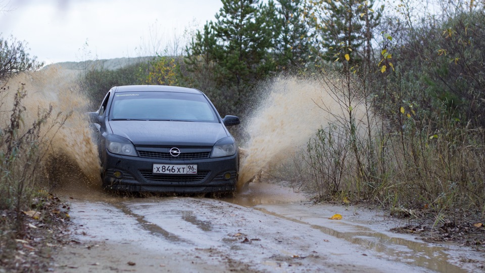Opel Astra GTC черная акула