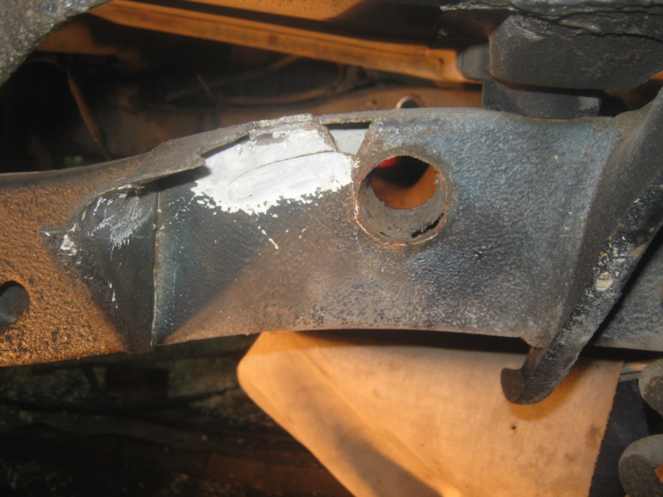 Кронштейн крепления заднего амортизатора 2123. Кронштейн амортизатора соболь 4х4 задний нижний. Кронштейн заднего амортизатора нива 21214. Кронштейн заднего амортизатора соболь 4х4. Крепление заднего амортизатора верхний фольксваген т5.