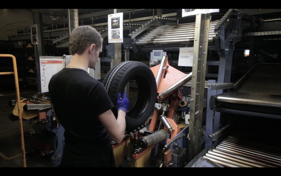 HOW TO CREATE BUS Show the stages of production on the Continental tire plant in Kaluga  