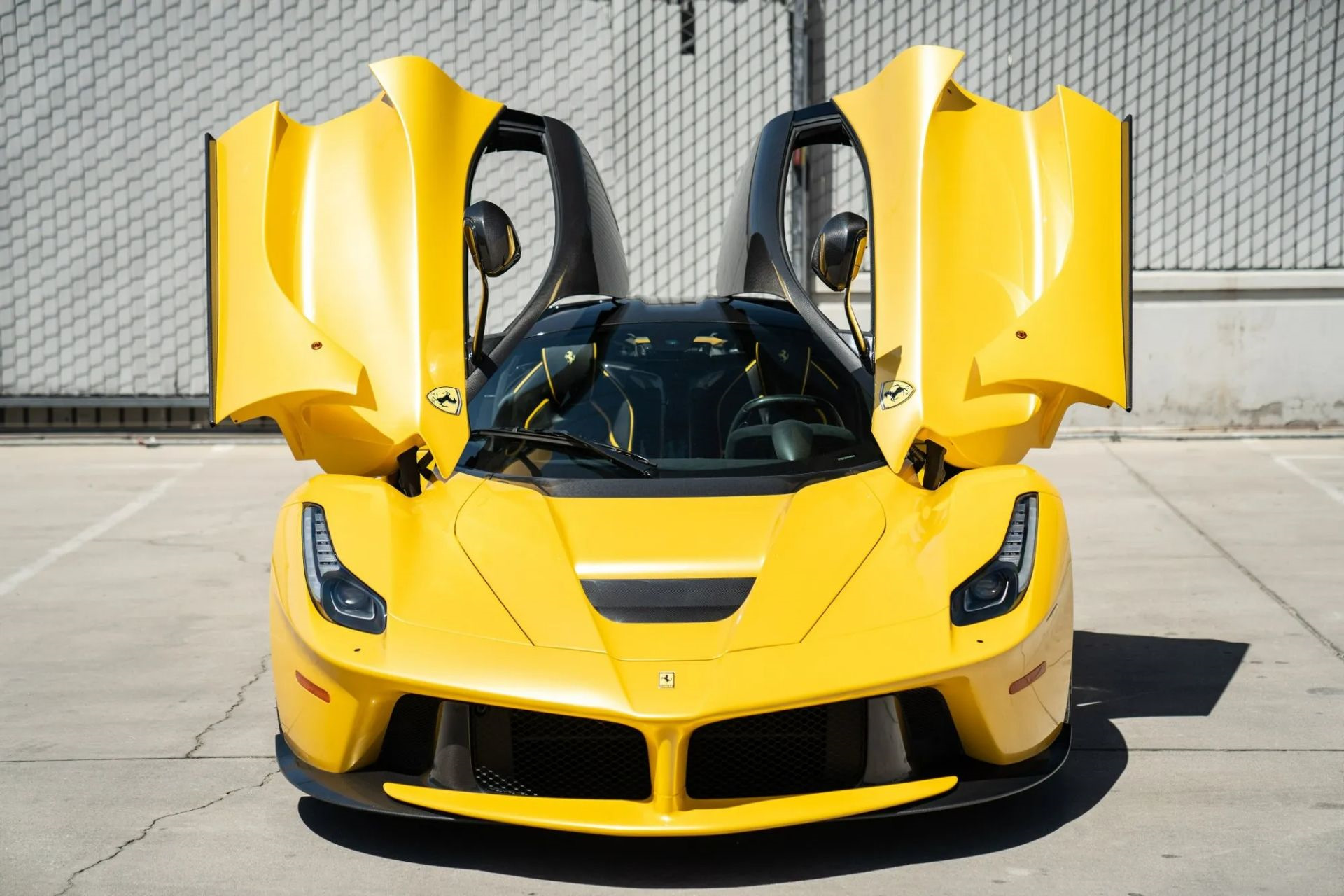 Ferrari LAFERRARI желтая