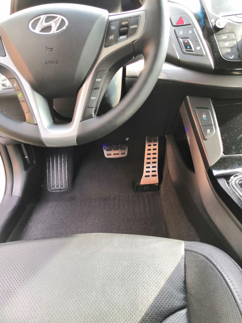 Замена педалей — Hyundai i40, 2 л., 2014 года | аксессуары | DRIVE2