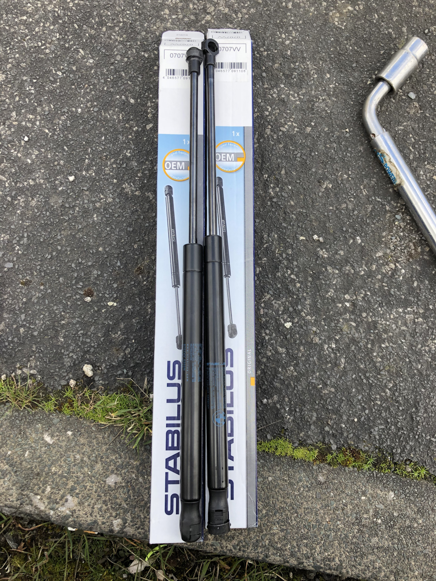 демпферы для авто для багажника. лифт багажника. пневмогидравлический упругий элемент. газовые упоры багажника стеллокс 1110334 sx. лифт багажника.