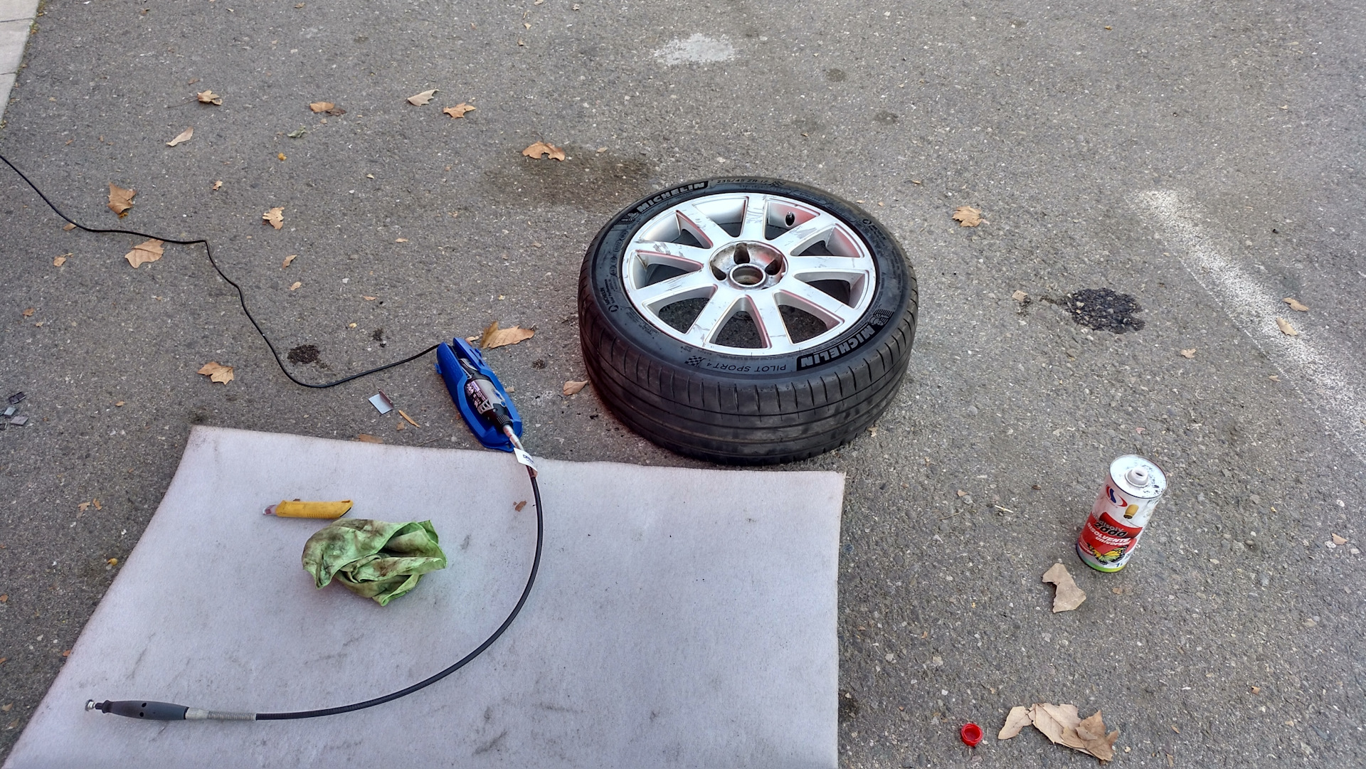 Покрасил капот, заменил решетку радиатора — Lada 21100, 1,6 л, 1999 ...