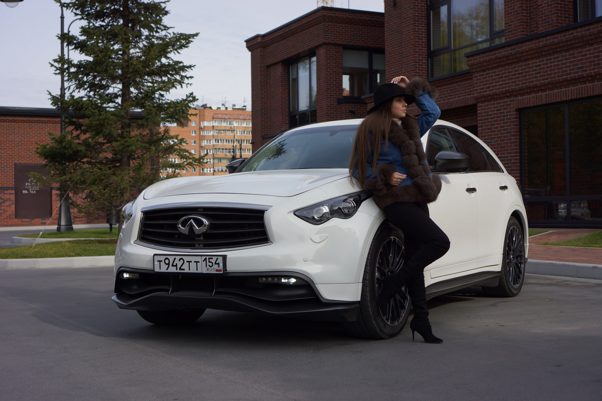 Infiniti qx70 girls