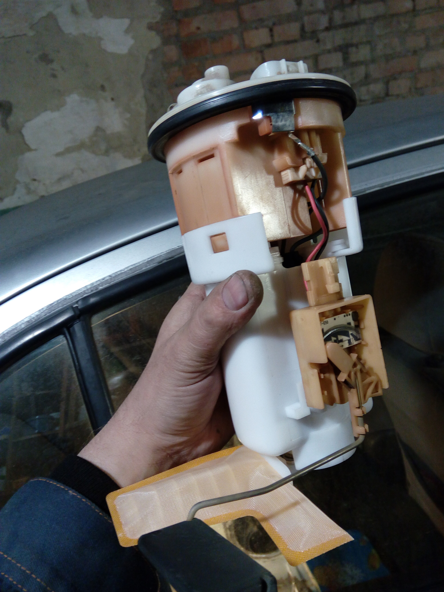 Замена топливного фильтра тонкой очистки. Замена клемм аккумулятора. - Toyota Co