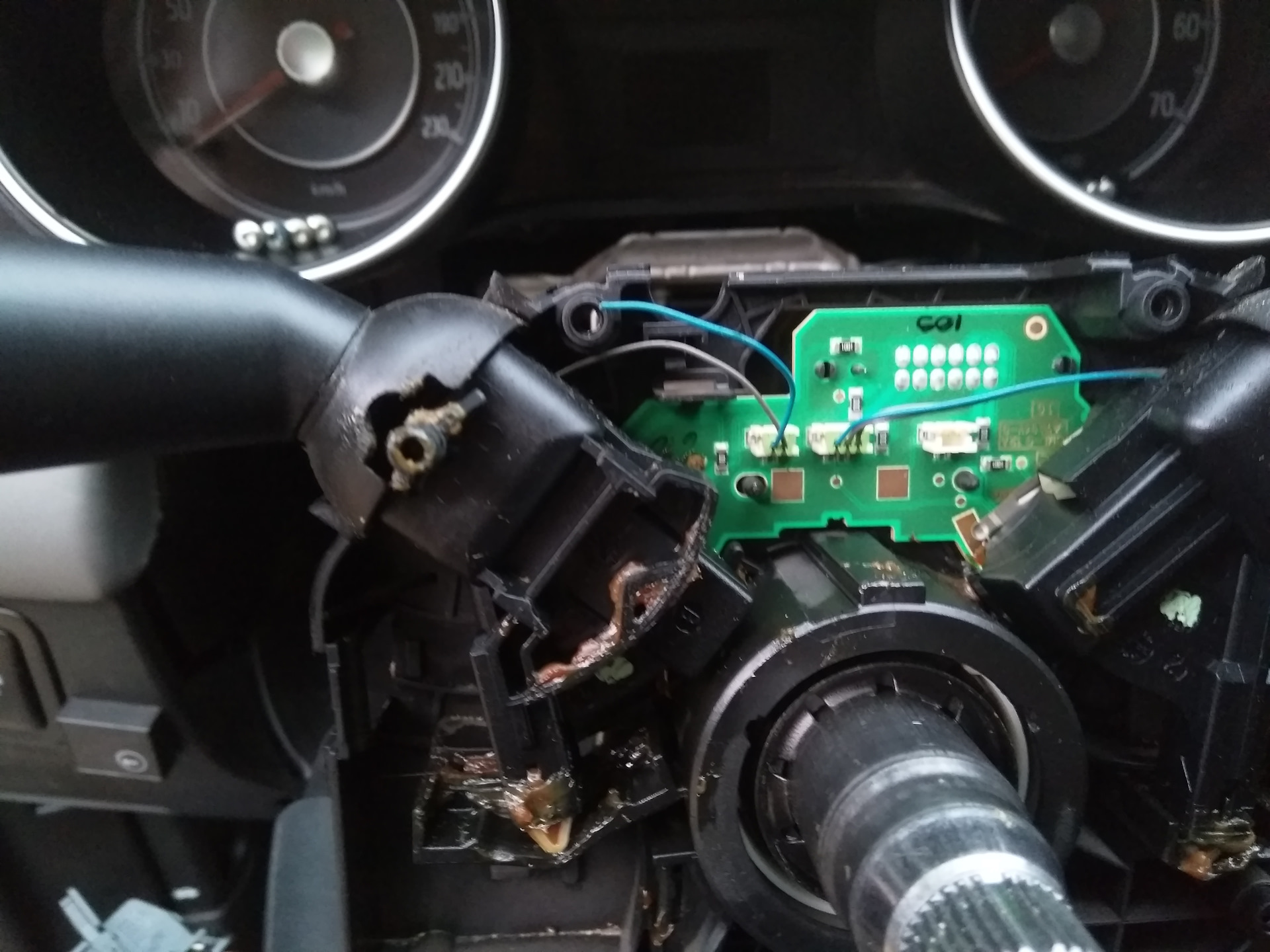 Электросхема подрулевого переключателя. Ремкомплект платы подрулевого переключателя Fiat Hitachi. Фиат Линеа 2011 подрулевой переключатель. Fiat punto проводка на подушку от рулевого переключателя.