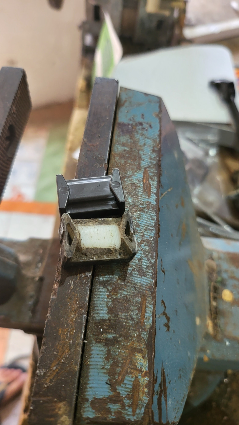 Вот так стёрлись оригинальные ограничители по сравнению с новыми! — Infiniti FX (1G)