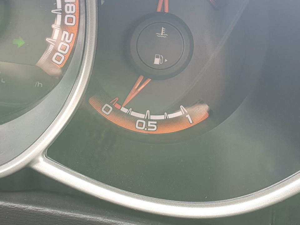 Help. Стрелка уровня топлива не опускается ниже. — Lada Vesta SW Cross ...