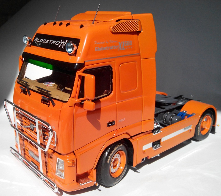 Модель тягача. Italeri Volvo fh16 Globetrotter XL. 1:24 Volvo FH. Сборная модель Volvo fh16 Globetrotter XL. Volvo Globetrotter XL.