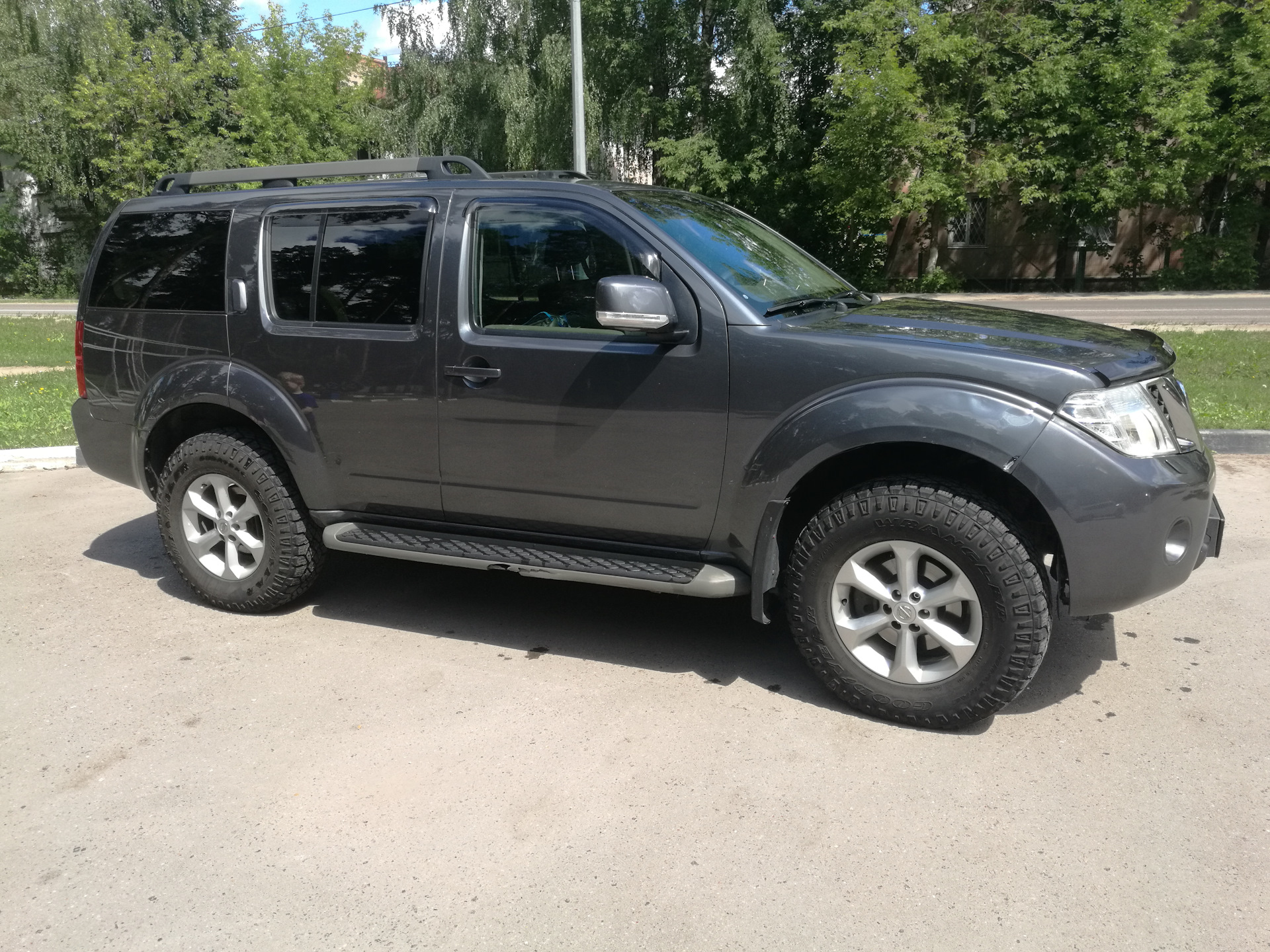 Патфайндер 2.5 авито. Nissan Pathfinder r51 2013. Nissan Pathfinder серый 2013. Серый Раптор Nissan Pathfinder r51. Ниссан Патфайндер 2013 r51.