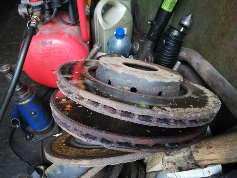 Заменил тормоза по кругу — Mitsubishi Outlander XL, 2 л, 2010 года ...