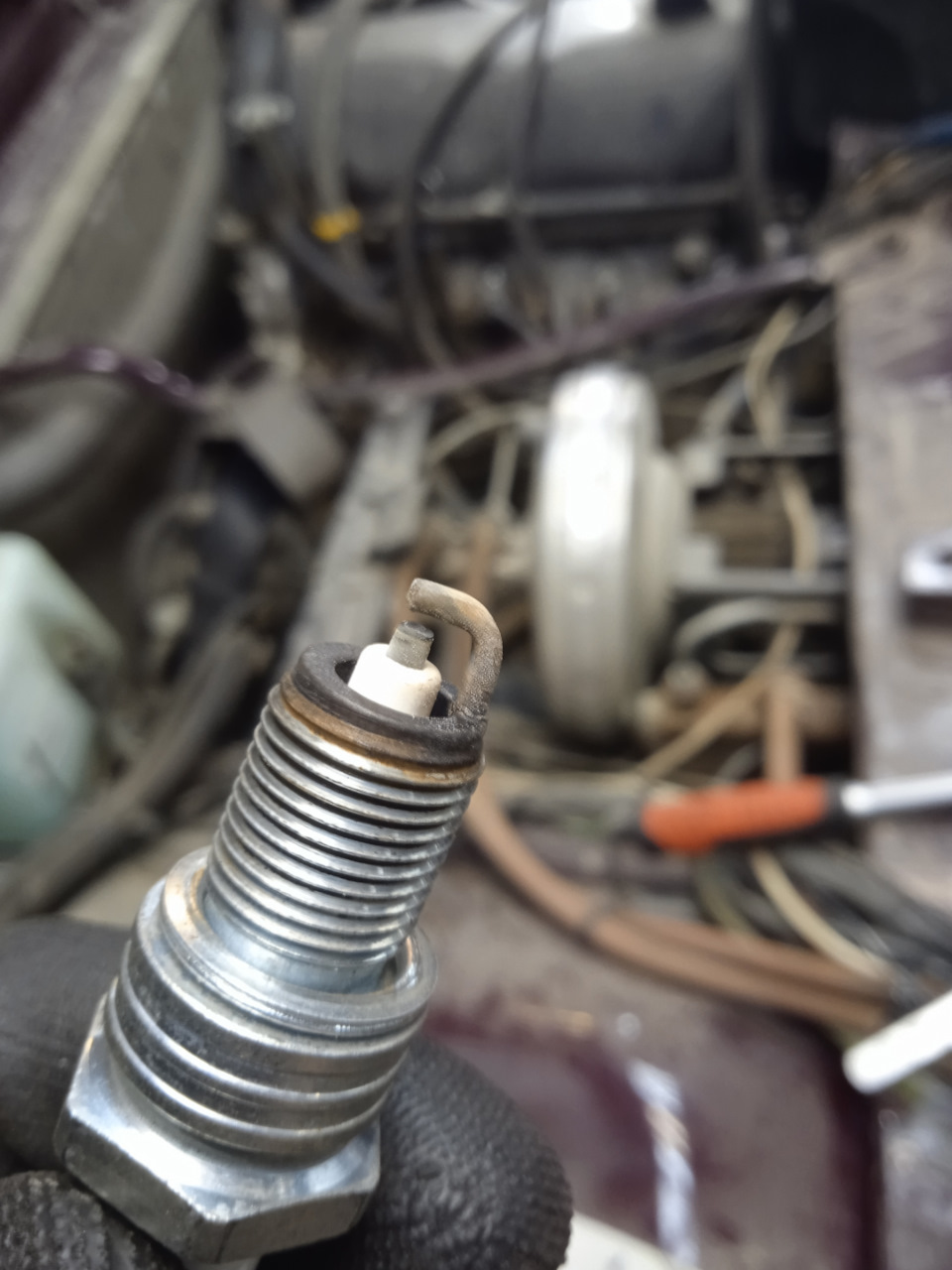 Запах выхлопа в салоне, и зазор между электродами свечей — Lada 4x4 3D ...