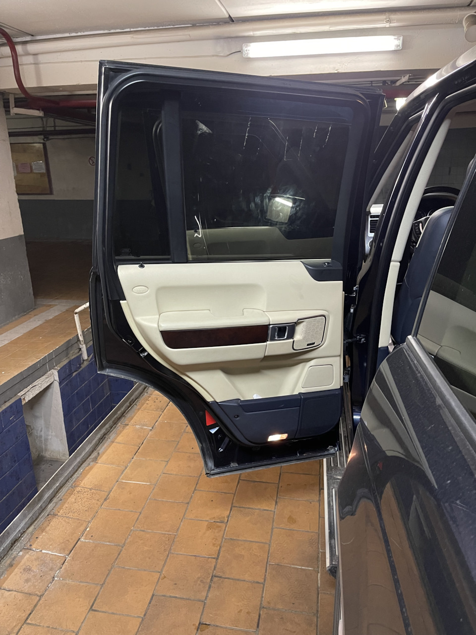 Фото в бортжурнале Land Rover Range Rover (3G)
