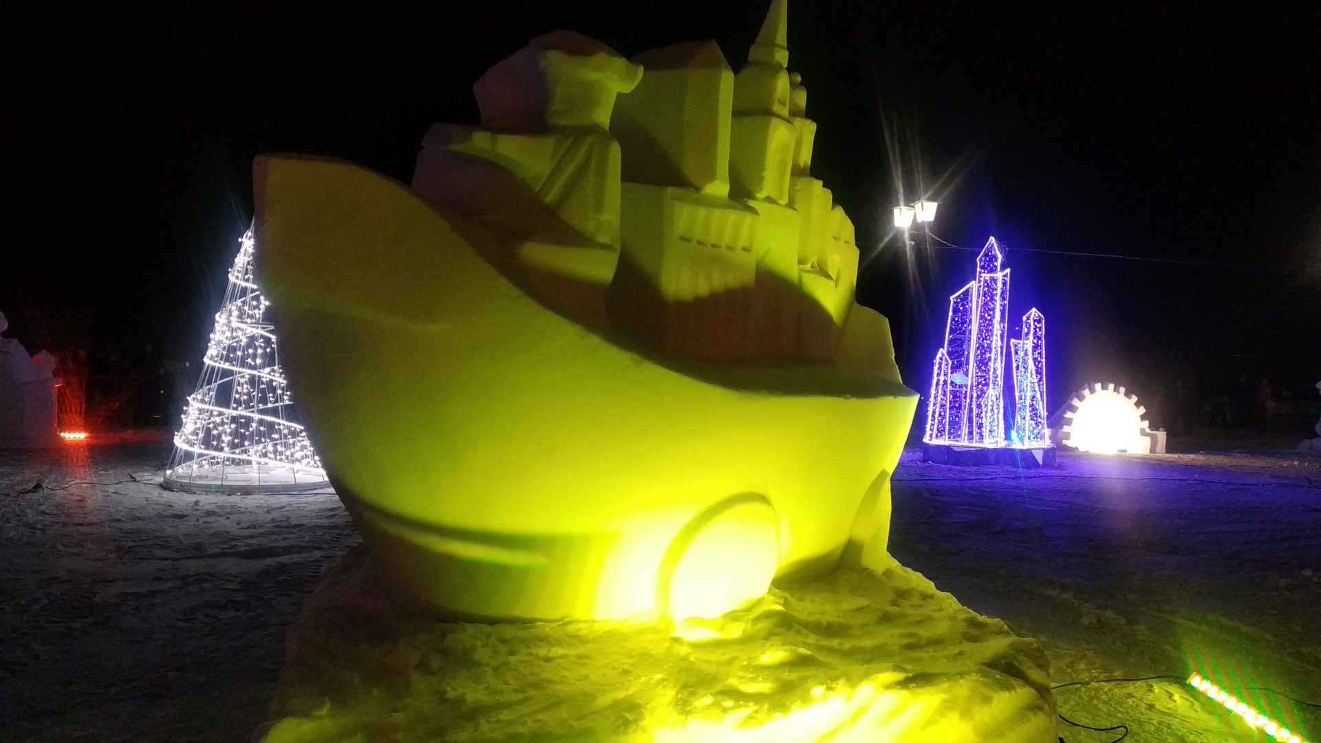 Красота петрозаводска. Праздник гиперборея. Гиперборея петрозаводск 2023. Ледяные скульптуры петрозаводск. Гиперборея арт.