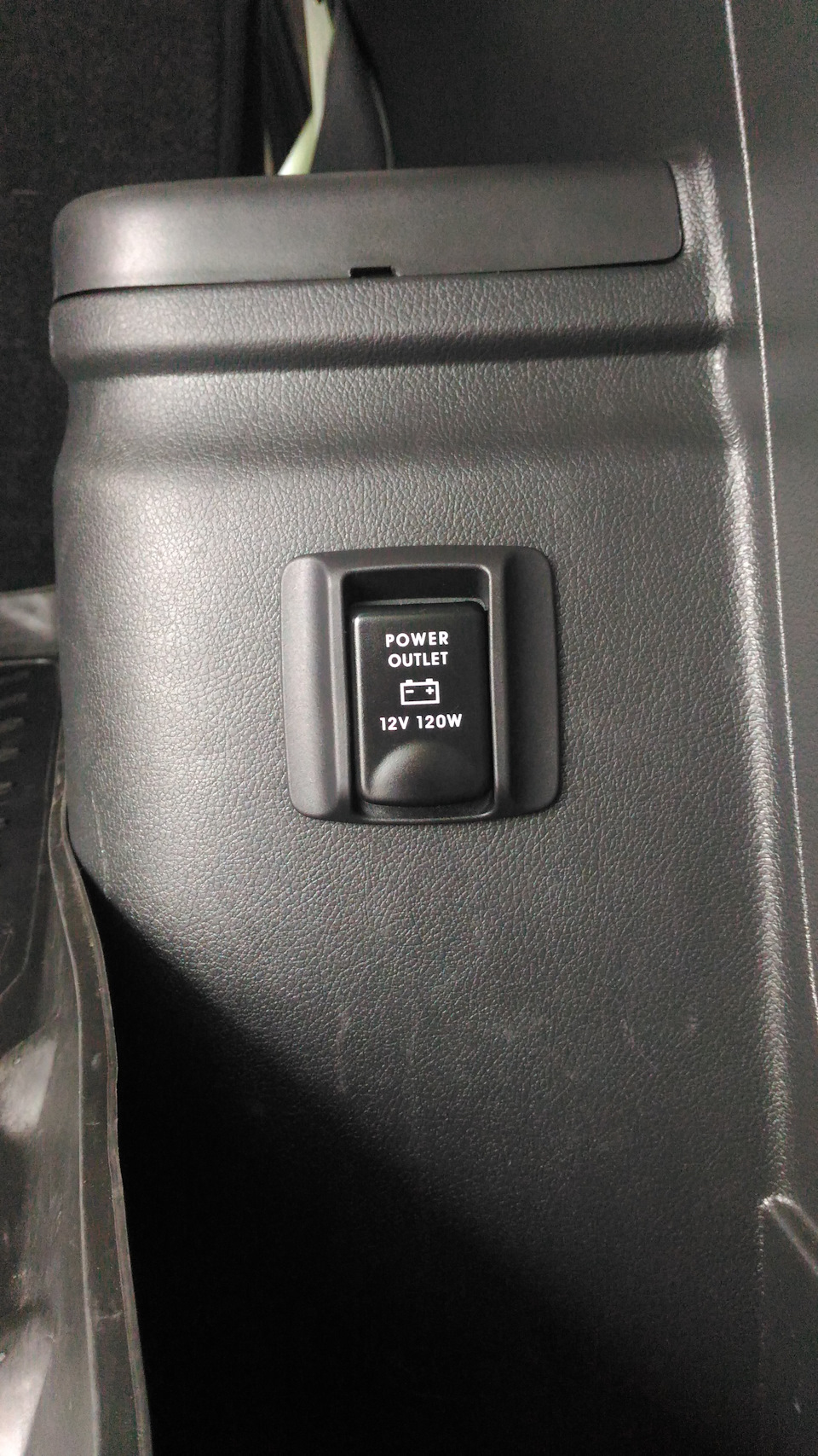 Розетка в багажник. — Mitsubishi Outlander (3G), 2,4 л, 2014 года ...