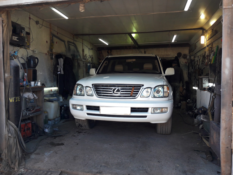 Фото в бортжурнале Lexus LX (UZJ100)