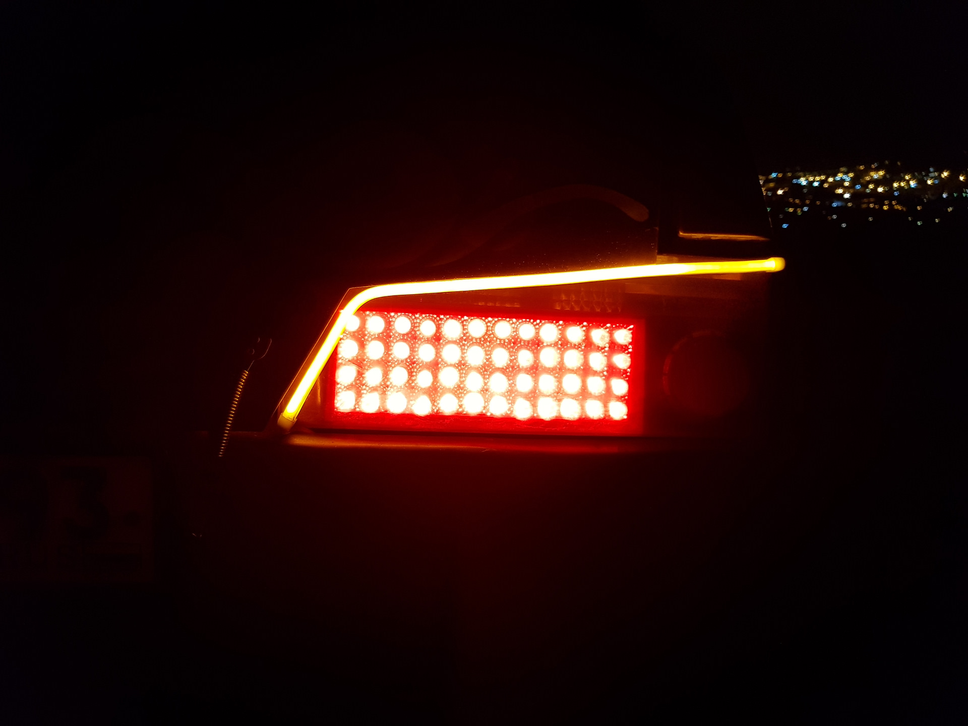 Задние фонари с бегущими поворотниками. Бегающий поворотник. Бегущие поворотники ваз. Бегущие поворотники ваз. Светодиодные поворотники ваз 2107.