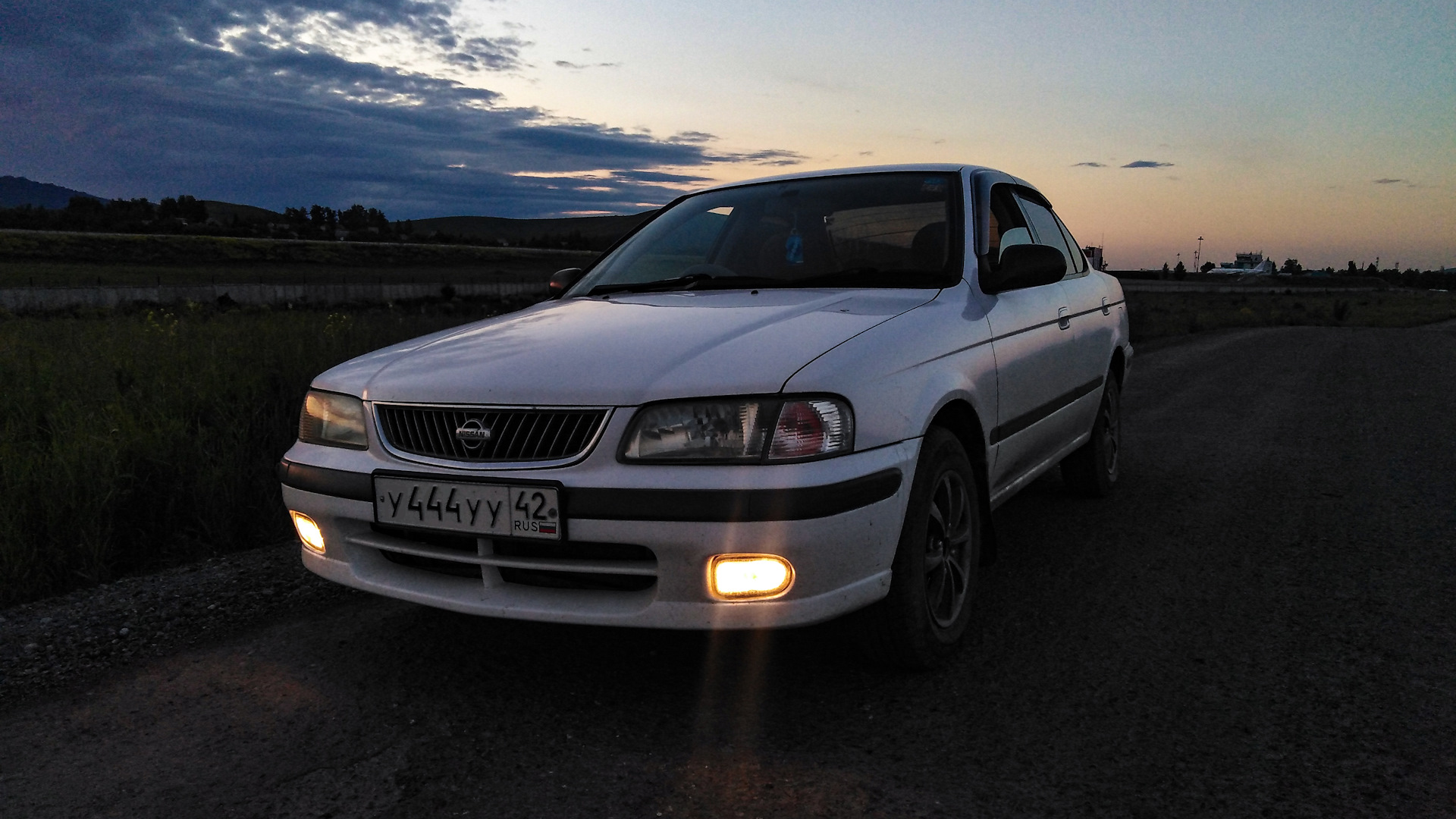 Nissan sunny b15. Nissan Sunny b15 оффроуд. Nissan Sunny b15 футболка. Nissan Sunny b15 кастом.