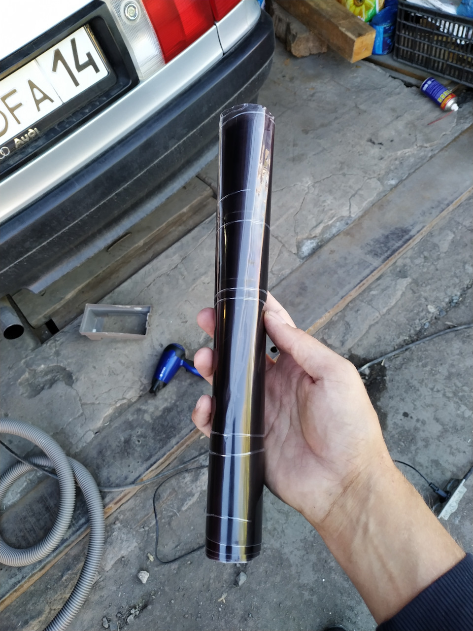 Заказал рулон черной, прозрачной пленки с АлиЭкспресс, хватило ровно на задние фонари — Audi 80 (B3)