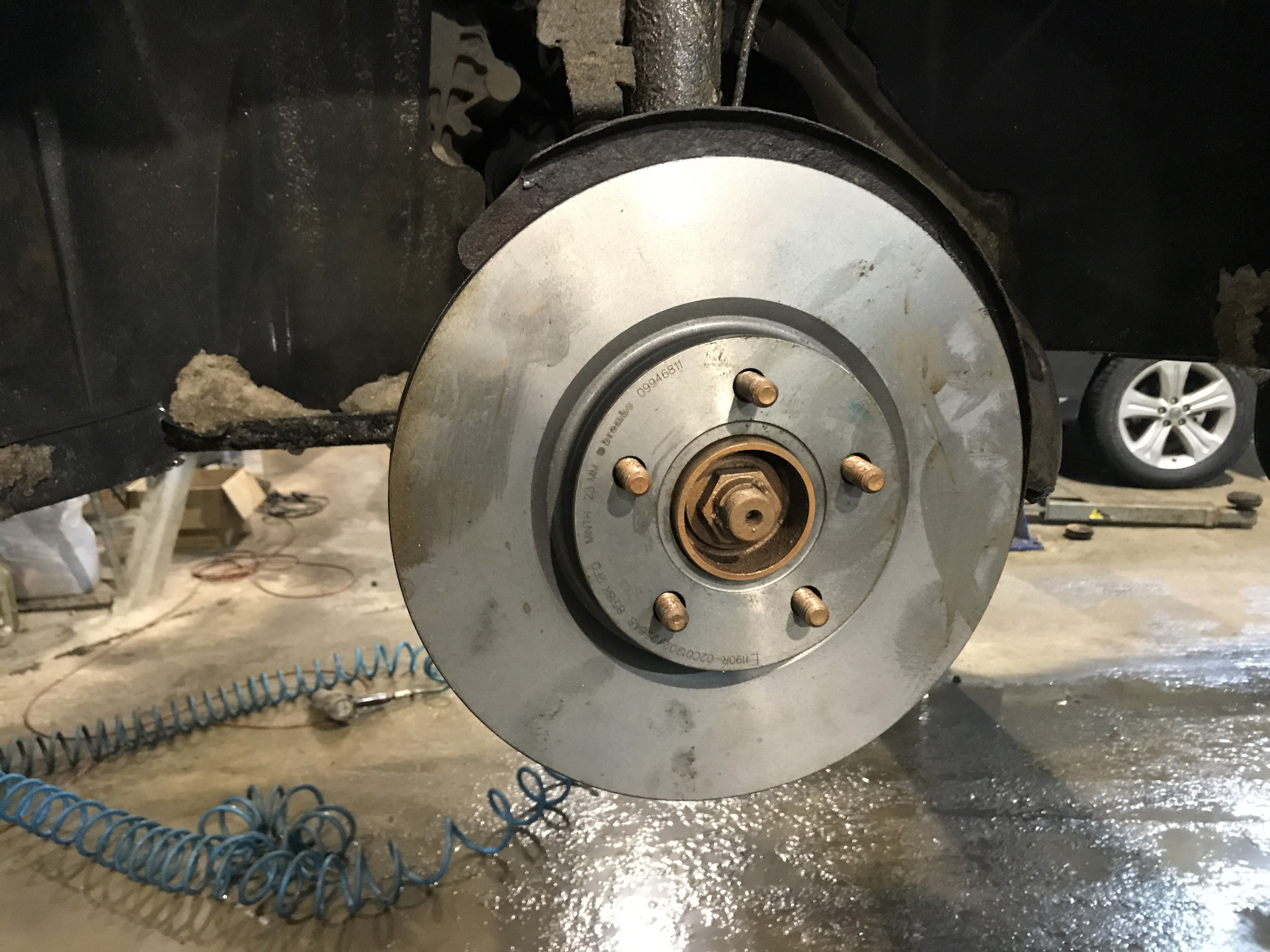 Диски тормозные передние куга 2. 09946811 BREMBO тормозной диск. Тормозные диски передние Ford Kuga 2017 года. Передний тормозной диск a6f828b. Диски тормозные передние Форд Куга 2 1.5.