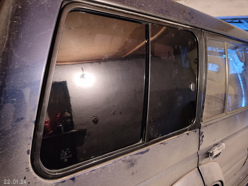 заднее стекло паджеро спорт 2