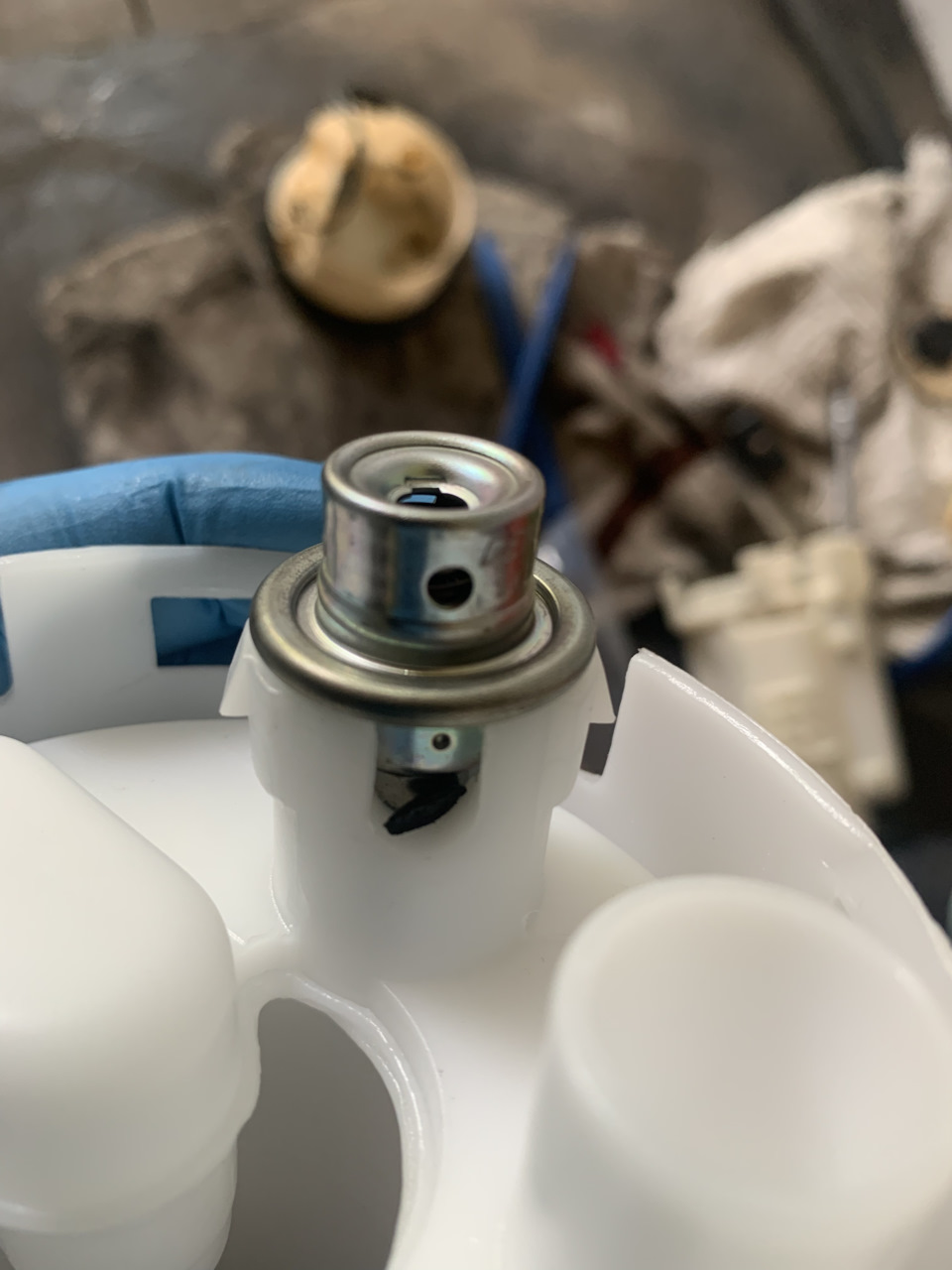 Без косяков не обошлось, вставил этот датчик в новый фильтр и порвал резинку) — Toyota Allion (T240)