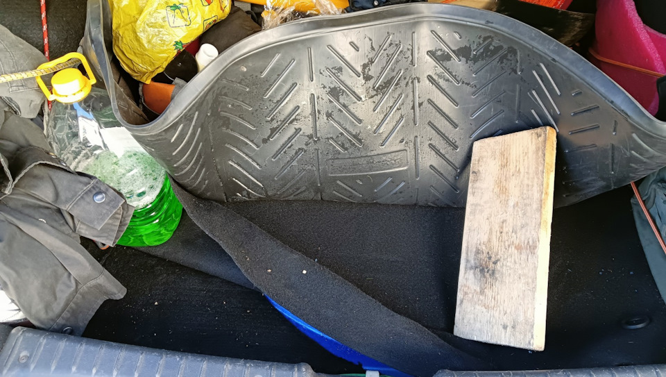 Конденсат в багажнике — Lada Гранта Универсал, 1,6 л, 2020 года ...