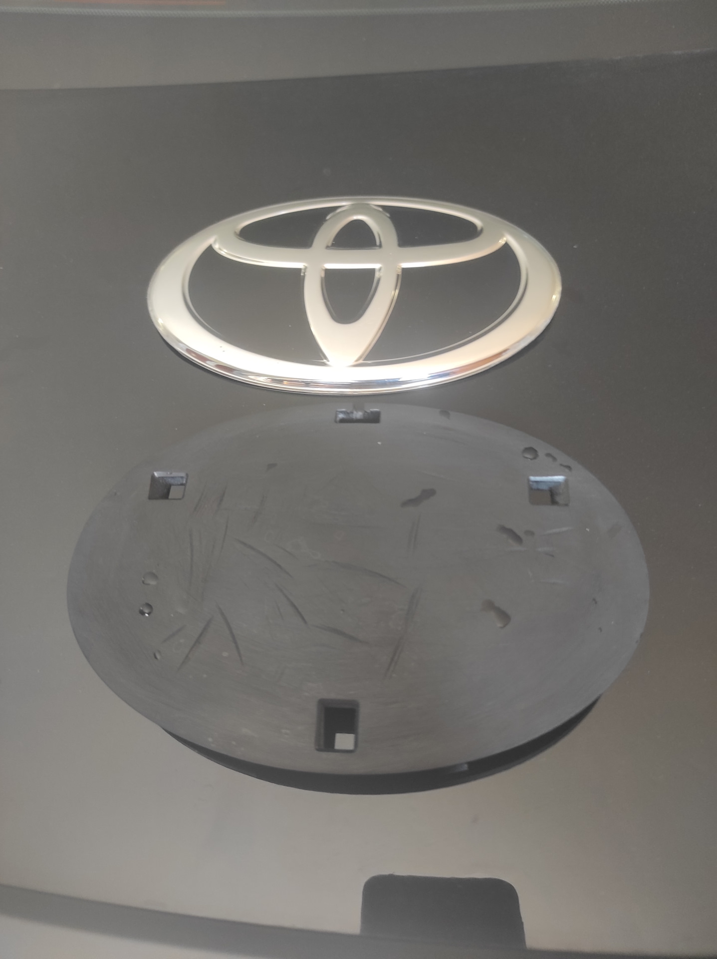 Восстановление оригинальной эмблемы Toyota — Toyota Camry (XV50), 2,5 л ...