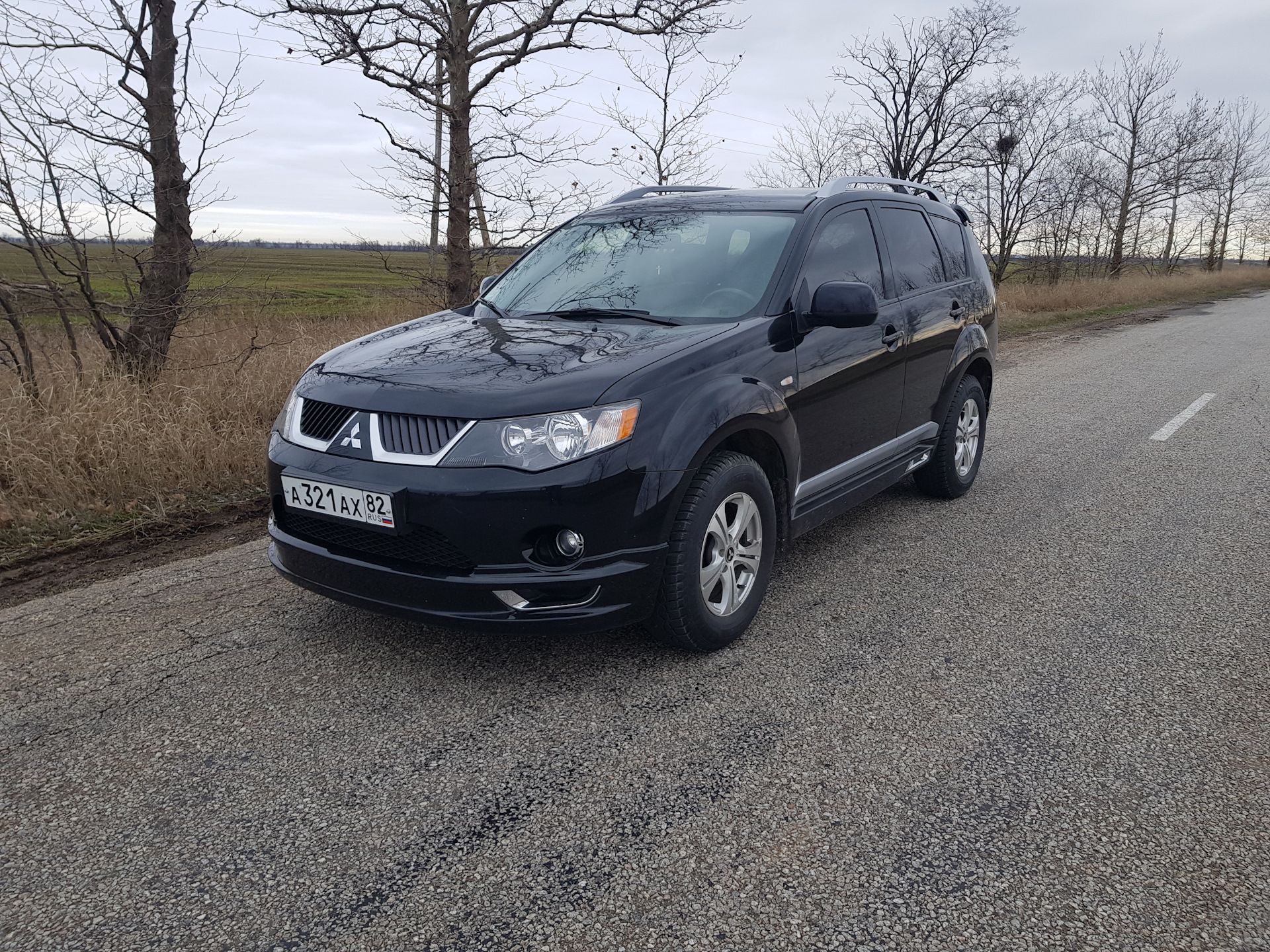 Л 2008. Mitsubishi Outlander XL 2008 резина. Митсубиси Аутлендер ХЛ 2008 год. Митсубиси Аутлендер XL drive2. Mitsubishi Outlander XL губа в черный цвет.