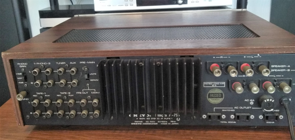 ONKYO インテグラA755N11/100 出力100Wです。 ONKYO インテグラA755N11