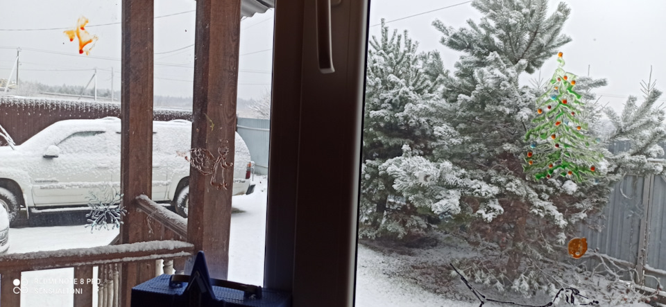 Кто знает, где у этого бегемота предохранитель на датчик ближнего света ...