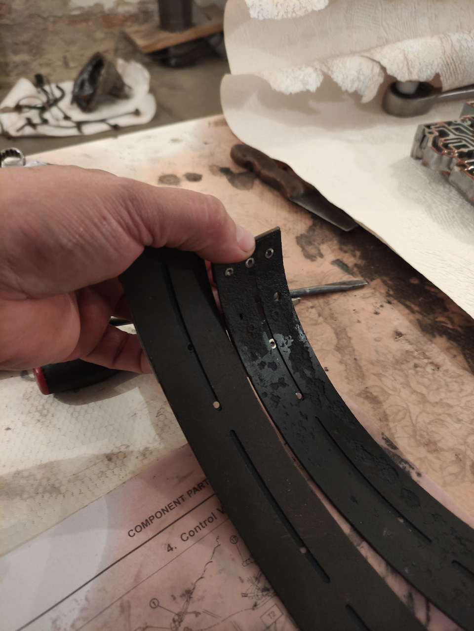 Тормозная лента — Subaru Legacy (BD/BG/BK). Запчасти на фото: 4CONTROL