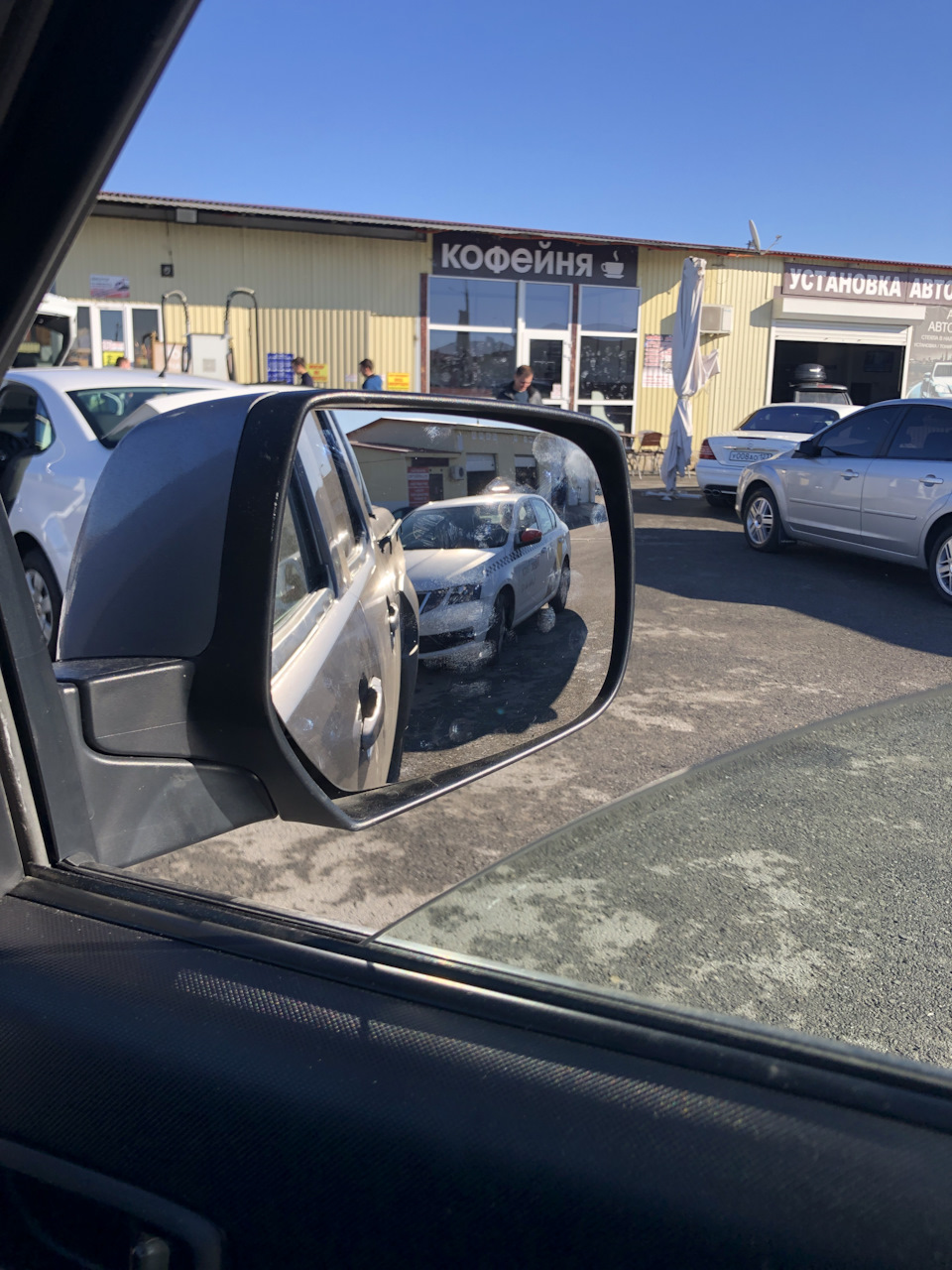 Как заменить зеркальный элемент в зеркале заднего вида — Mazda BT-50, 2 ...