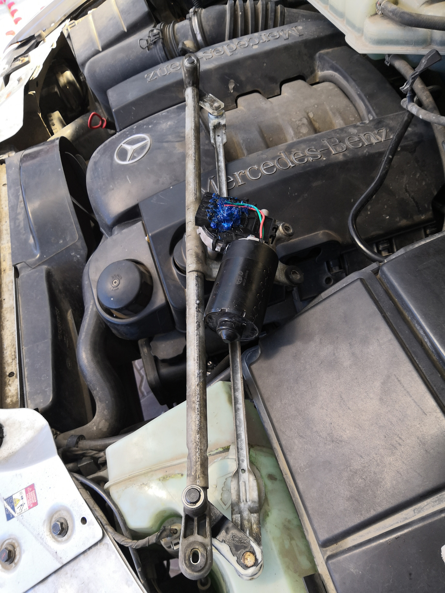 Смазка трапеции дворников — Mercedes-Benz M-Class (W163), 3,7 л, 2004 ...