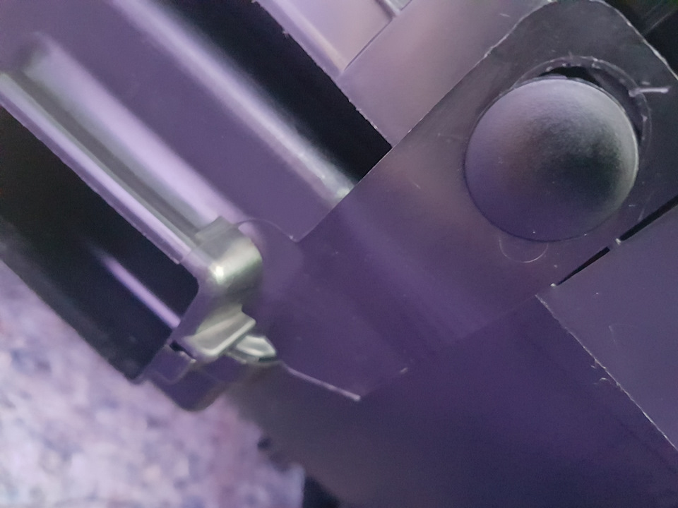 Крепление целое. Ну вот почему не делать его потолще на заводе? — Renault Kaptur (2016)