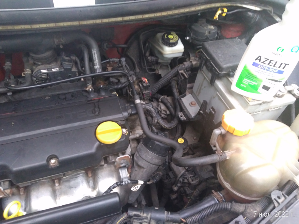 Чем отмыть крышки( маслозаливную и расширительного бачка) — Opel Corsa ...