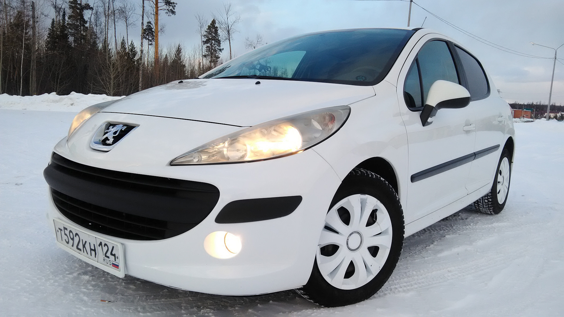 Пежо робот. Peugeot 207 1.4. Пежо 207 1.4 робот. Пежо 207 робот. Пежо 207 1.4 робот 2009 года брызговики.