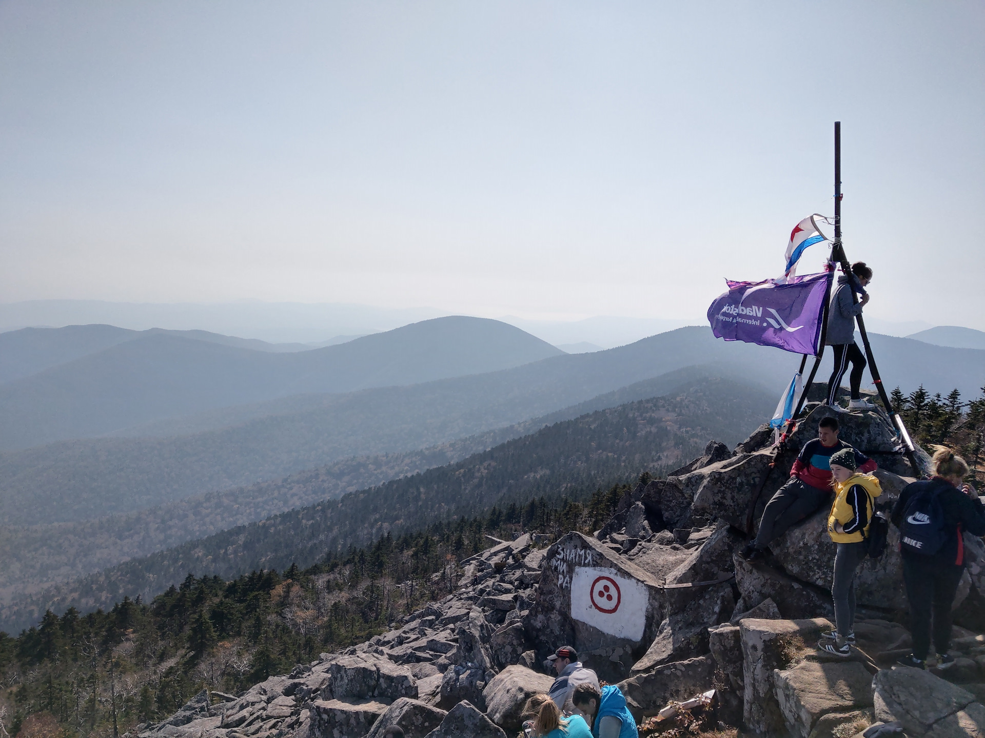 Mountain trip. Пидан вершина. Домик у горы Пидан. Трип в горы. Вид с моря на гору Пидан.