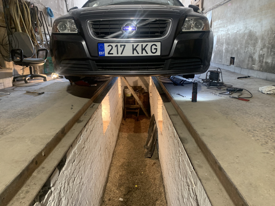 Меняем стойки стаба — Volvo S40 (2G), 1,6 л, 2011 года | своими руками ...