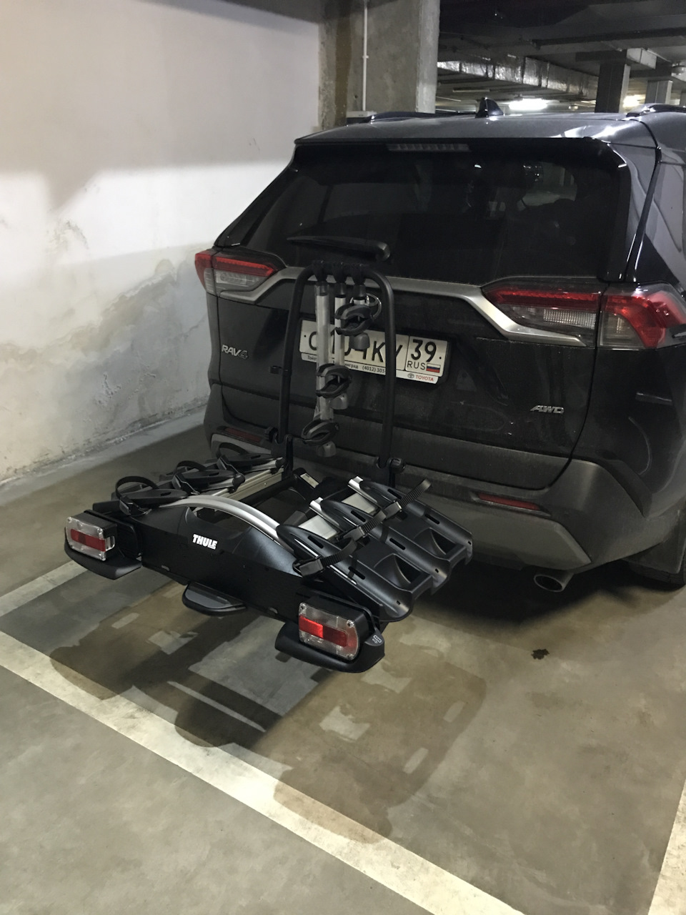 Багажник для велосипедов Thule Velocompact — Toyota RAV4 (5G), 2 л, 2019  года | аксессуары | DRIVE2