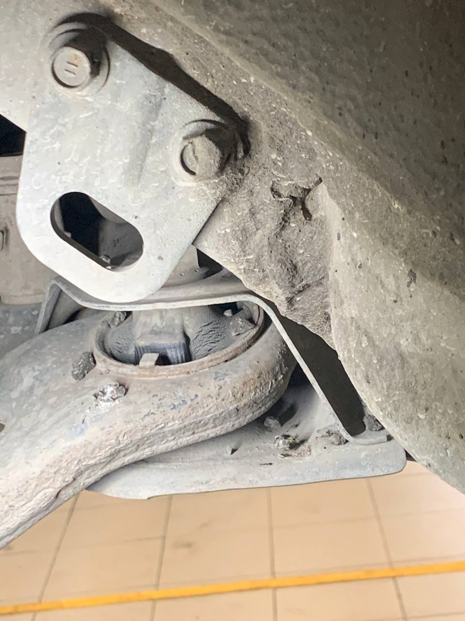 сайлентблок 1 — Toyota Corolla (140/150)