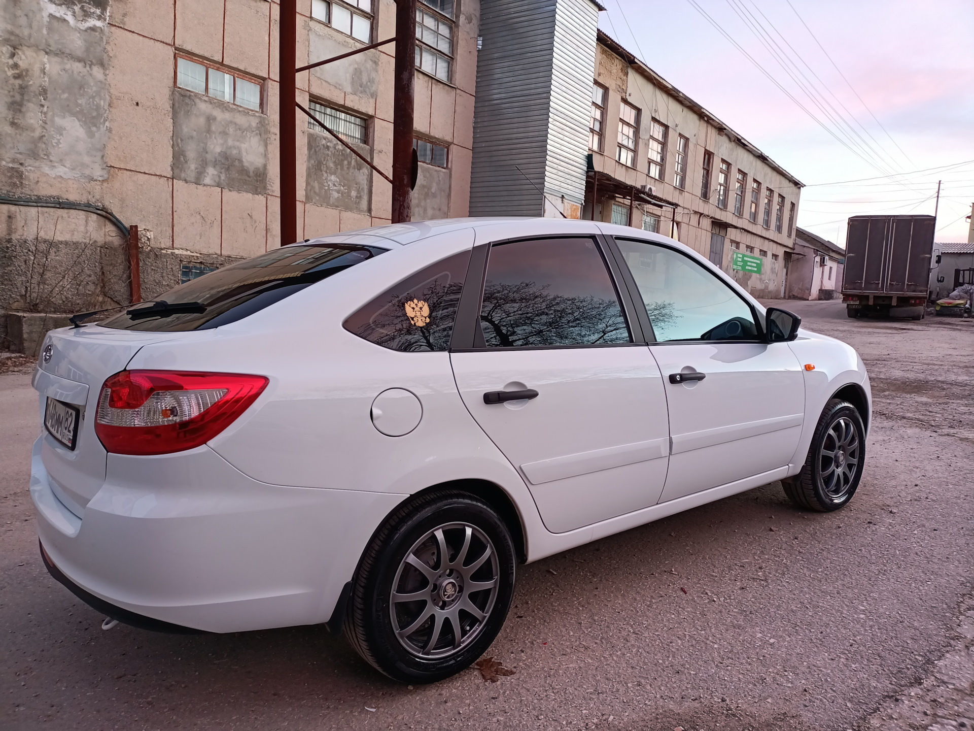 Летняя резина Michelin energy XM2+ 19555 R15 — Lada Гранта лифтбек, 1,6 л,  2015 года | шины | DRIVE2