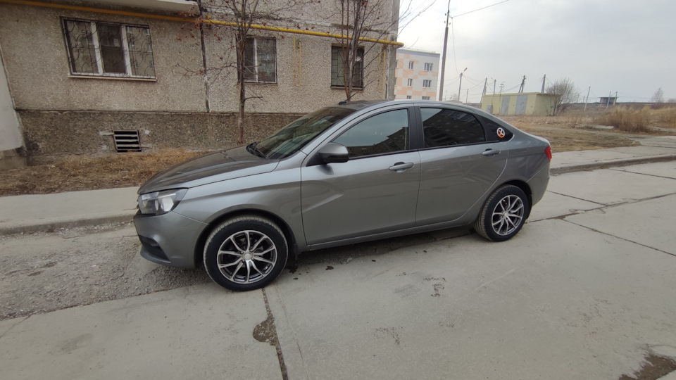 Lada Vesta - Pluto